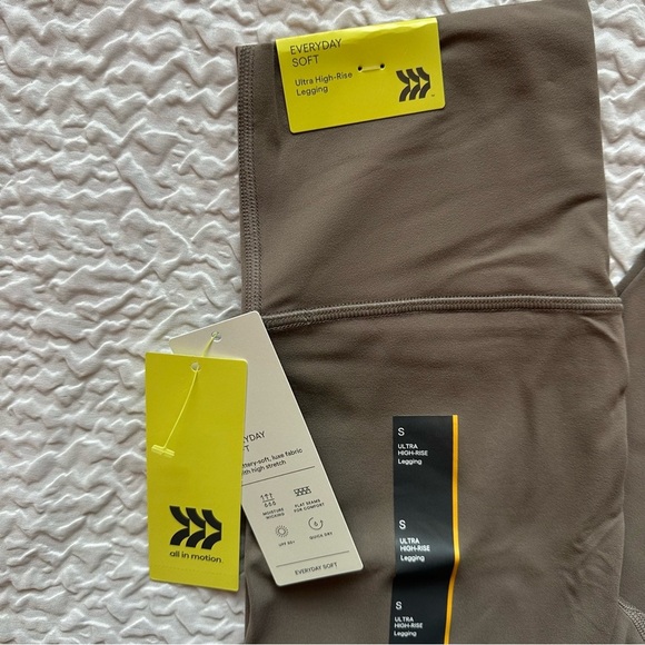 All In Motion Women's Everyday Soft Ultra High Rise Leggings Taupe Dark Brown S - Picture 3 of 8